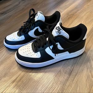 Nike Air Force 1 Black and White Women’s 6